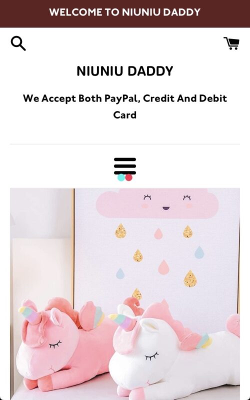 2020-12-10分享拆解一个最近看到的Tiktok做垂类电商比较专业的号，不知道是不是圈里群友做的。 这是一个卖毛绒玩具(公仔)的垂直号，整个号从视频，独立站和直播间契合度都很高，应该是国内抖音团队运营的。 1.视频以毛绒玩具(公仔)的有趣视频为主，吸引垂类粉丝关注，几天时间也冲到了4万多粉。 2.独立站的商品也是以毛绒公仔为主，非常垂直，没有那种杂货铺的混乱感。 3.看了一次直播间卖货，整个直播间从布景，卖货都是毛绒玩具(公仔)为主题，而且直播间很活跃，在线150左右，很多粉丝评论想看哪个公仔。不过独立站看不到成交数据，不知道转化如何？ 4.直播间给我印象最深刻应该是带货女主播，一个在中国的乌克兰女孩。对于欧美市场，带货女主播采用乌克兰女孩，英语流利无障碍，对于解说以及提升欧美客户的亲切感帮助很大。另外，聘请乌克兰女生费用应该和请个国内带货主播的价格差不多，对于目前团队运营电商的成本控制是不错的选择，如果请在中国的欧美女主播，估计成本增加不少。 有想在Tiktok上尝试垂类电商的可以参考下，有很多值得学习的地方。-极客跨境