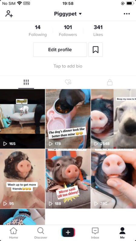 2020-06-15合拍蹭流量重新激活弃置帐号 新手在起步阶段，为了快速试错及时调整方向，加上重开新号的成本不高，往往会弃置一些持续表现不佳的帐号，但是嘉伟老师也分享过，这些弃置的帐号最好保留注册信息，过段时间可以重新拣起来看看（由于 VVV的原因全部作品0播放的除外）。包括我目前已经接近6万粉的帐号，其实也是第一期大航海围观时创建的老帐号。 这里分享一下，拣起这些老帐号之后，怎样操作可以让它重新活起来，我这个老帐号的状况：发过10几个视频，播放量最多只有1000多，粉丝只有1个 我的操作步骤： 1、 重新定位内容方向（这次选的是宠物猪） 2、 根据新的内容方向修改帐号名称、昵称、头像 3、 剪辑3个视频连续上传 4、 关键一步：找到群友推荐的宠物大V最热门作品，选择合适的源素材，做一个合拍作品上传，我是用另一部手机播放自己的素材，再用操作tiktok的手机对着手机拍的（图一） 最后这一步蹭流量，证实是非常有效果的，做完以上操作，第二天早上这个合拍视频2千多的播放，带来了100个新增粉丝（图二）并且也带动了前面上传的3个视频的播放。 虽然目前还只有101个粉丝，但是后面再发布的视频也不再出现0播放，至少又有了做成万粉号的机会。所以如果有类似情况的同学们，建议可以尝试一下。-极客跨境