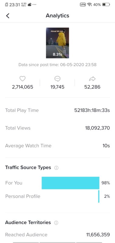 2020-06-12 我想说说我的对 Tiktok 视频各个因素的理解，有些不对的地方请指正。 1.选题：因为之前做过一个宠物号，所以这次考虑的是其他方向，一开始我也不知道选什么，就选择了大概几个方向来试，玩具跳舞滑轮滑板等。刚开始一个传跳舞跟一个传滑轮，每天传了 4-5 条。跳舞都是大概 200 播放，但是每条视频都只有 1 赞，pass。滑轮号直接全 0 播放，跟老号同一个节点，所以排除节点问题，那就是内容问题了，pass。然后用另一个号开始传滑板，就是现在这个，第二天就有上千播放，决定先主要传滑板了。 2.内容： Tik tok 推荐机制里面，完播率权重挺高的(刚看百万哥昨天的分享也提到了)。不要只盯着点赞，如果完播率上不去， 30% 点赞率的作品都可能没有推荐。尽量控制视频的时长，如果不是剧情紧凑类型的，建议时长不要超过 10s. 滑板号最多播放的那个视频，总长度才 8s，我还怕人跑了，第一秒就加了字幕「差点摔倒」，让用户带着期待的心态继续看下去，结果没看到摔倒，评论区也有很多讨论「你们谁能看出差点摔倒了吗」，反而引起了互动，很快就小爆了一波流量。 3. 音乐：我们知道，Tik tok的前身是 musical.ly，主打音乐节拍，Tiktok上面的用户对音乐非常敏感，几乎每一条视频下面都有关于我配乐的评价，很多人说冲着音乐循环看了好几遍。至于如何找到合适的音乐，我也是跟各位大佬学的，尽量用它自带的音乐，刷视频的过程中，把有感觉的都收藏起来，多听，总能找到合适的。视频要发出去之前，多听几遍，音乐的开始节奏可以调节，感觉合适了再发，有时候视频做完，要配音乐还要重新剪辑。另外不要一味地追求热门，有些跟视频内容根本就不搭，硬搭反而显得尴尬。 4. 文案。很惭愧，文案一直是我的弱项，做宠物号的时候，基本只能配个「数数看有几只宠物」。自己渣就多看看别人怎么操作的呗，觉得别人好的内容都记下来，说不定什么时候就用到了。比较好的文案是能够产生互动的，我有一条视频是滑板接力的，我配的文案是「1-10分，请给我们的合作打分」，也是从别人那里学的，效果还不错，评论率是最高的。 关于速卖通链接： 以前只懂得做游戏，跨境方面全是小白，连名词都没有听过那种，从上一期大航海围观开始才逐渐听到各种名词。我记得嘉伟大佬有篇公众号鼓励大家开速卖通账号，然后我就去联系了，通过大佬的介绍，很快就审核通过了。 我是 8 号开始挂的链接，刚开始不知道挂什么，滑板号找了个热门的体育产品随便挂，后来看到很多人都是挂那个 1 美分的活动，我也把自己的换了， 10 号早上换的，刚好 10 号那天涨了 10 万粉，累计点击有 2500，11 号出了第一单，是一个 2.3 美元的小飞镖。 相比之下，宠物号 60 万粉的表现就有点可怜了。我挂了一个售价几美金的，宠物相关的小玩意，到今天累计点击才 50 多， 0成交。-极客跨境