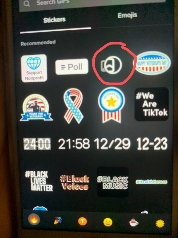 2020-12-05合拍黑科技之如何只出现原视频内容 昨天群里发了个号，发现此号合拍只有原视频内容，图1，于是去摸索了下，发现操作流程也很简单 首先找到合拍素材图2 盖住摄像头对着合拍就行 图3 拍完在stickers里 找到图4中第一行第三个图标，即放大镜功能 然后两根手指拉到最大 ，并且拖到最右边 调整下让视频出现在中间即可实现图5效果 合拍有什么用大家都知道，免查重，其他就不多说了-极客跨境