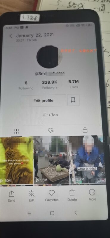 2021-01-23账号被盗分享年末了啊小偷多没想到TK账号也有人偷？ 虽然之前看到有朋友分享过账号被盗的情况了，再分享一下我本人今天被盗的经过，希望大家永远不要遇到跟我一样的情况： 被盗经过： 1、今天上午9点，我的邮箱收到两封邮件，是TK的验证码（图一）。我感觉很奇怪，账号放在公司，没有人动过，怎么会发验证码过来？ 2、我用其他手边的账号，去搜索这个发验证码的账号，发现搜不到，搜到了山寨我的账号的号（头像一模一样，用户名只差一位，直接搬运我发过的内容，但后面判断下来应该不是山寨号偷的） 3、感觉大事不妙，被盗倒还好，重新起号也不难，但是这个账号是用自己的信息认证的，并且还有几百刀没到时间提出来，怎么说也不甘心吧 4、火速赶往公司去拿手机，打开一看，确实被盗号了，用户名头像都改了，还删了很多我原来的视频（图3），bio留了个ig，想要引流吗？ 5、然后查看登录记录，确实在别的地方登录过（图4）还在不同的设备上登录了好几次，这是什么地址？阿拉伯吗看不懂……难道盗号者是中东那边的人吗…我的处理： 1、当然是改密码改密码 2、安全中心里面确认不是我的登录 3、把两步认证打开 4、把不是我的设备删除 5、把可疑账号block 6、更改回原来的名字和头像 但是！username被别人改了，没有30天改不回来，只能先这样了…… 这里我的经验给大家提个醒吧 1、密码千万不要设置得太简单…感觉密码简单是本次被盗号的主要原因 2、所有TK账号的邮件一定要能让自己实时接收到，出了问题可以及时发现。很多个邮箱怎么办？可以设置收信规则，把所有接收到的邮件都转发到你可以即时看到的邮箱 3、打开两步认证（密码登录+邮箱验证码确认）降低盗号风险 4、这个点只是个人看法，如果这个号很重要，30天改一次用户名（因为被盗号者改用户名之后，你30天都改不回来，也搜索不到了） 5、fund能提就提，不要拖延，以免生变-极客跨境