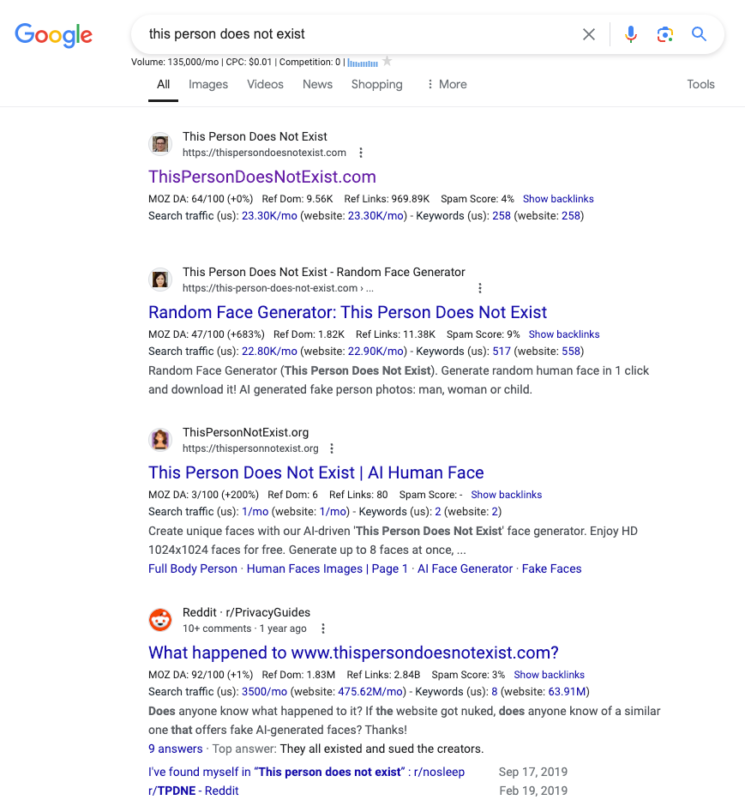 2024-06-12聊聊一个截流的案例。 这个网站我经常用来生成社交媒体的头像，算是做得非常早的一批 AI 图片生成的软件了。 链接：https://thispersondoesnotexist.com/ 但是你通过搜索主关键词，会发现有好几个竞对排在下面（见附图）。 仔细去使用原版网站，你会发现排名第一的这个原版网站，仅仅只提供了一个随机头像生成的功能。 但是用户的需求并不是这么简单，对吧。 比如我想定制生成一些头像（人种、性别、年龄，等等），那个原版网站就没办法满足我的需求。 比如我想编辑图片，或者点击按钮直接下载图片，等等。 这便出现「截流」机会了。 体验下面的那几个网站，会发现这几个站，将这部分需求空档给填补了。 所以「截流」怎么做？ 当你看到一个产品流量很大，但是功能简单且技术门槛不高，不能满足用户需求时（哪怕仅仅只有一个需求没被满足，都有机会）。 直接去蹭，买一个相似的域名，或者不同的后缀域名，直接上网站。 争取提供比原版网站更好的服务，更棒的用户体验，然后剩下的就交给时间吧（当然推广要去做的）。 这样一个站点，每月 50 万流量，每个月 2-3 千美刀的广告费，妥妥的没问题。-极客跨境