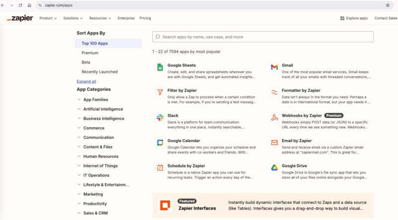 2024-08-30很多人认为 Programmatic SEO 仅仅是利用程序做很多很多结构一样的页面，但这真的只是表象。 重点还是你的数据与关键词，是你的数据展现形式，是你页面的整体布局水平。 看图一、图二这两个案例，其实数据源整理都很简单，重点是将数据整合并展现出来，这就要求一定的功底了。 再看图三，Nomad List 这个站点将全球适合数字游民旅居的城市列举出来，可以发现这些页面大体样式都是相同的，区别仅仅在于数据。 这自然就涉及到 Programmatic SEO 的工作流了（图四），主要分为 3 个部分。 其一，关键词的调研与数据的获取，后面单独介绍这部分内容。 其二，页面模板与页面结构的设计，这部分内容因产品的不同肯定会存在差异。 其三，页面自动化生成的程序软件，不要被自动化程序这样的字眼吓到，其实现在市面上已经有很多这种类型的 No Code 工具，动动手指便能满足这部分需求。-极客跨境