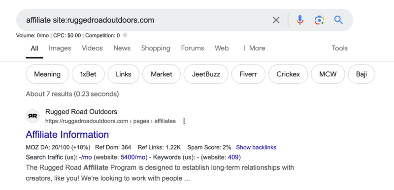 2024-08-16 聊聊怎么从 Rugged Road 赚点钱。 图一、图二是这个网站的 SEO 情况，可以看到网站的整体权重不高，但是搜索流量做得挺不错的。 看关键词的基本情况，会发现有相当多的低竞争关键词，且关键词的搜索量不低。 那分享两个重要的变现模型。 其一，也做一个 C 端电商站，直接参与这款产品的搜索竞争。 至于货源从哪里来，采用 DropShipping 模式去做吧，投入会小很多。 其二，直接做这个站点的联盟营销。 通过图三可以看到，这个网站的产品算是高定价的产品了。假如佣金有 20% 的话，成功推荐一个产品，基本就有 60-80 美金了。 那怎么找这个产品的联盟，直接用谷歌命令搜索吧（见图四）。 后续就是邮件联系对方，看看什么要求，以及看看什么收益，再决定要不要去做。 等一切都敲定了，后续就是输出内容，推广网站了。 按照我自己的经验，这种高定价产品的转化率一般在千二到千四，那网站做到每月一万流量时，基本就有 20-40 个转化了，收益在 1200-3200 刀左右。-极客跨境